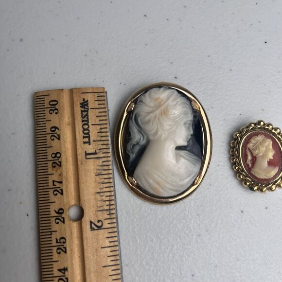 Vintage Cameo Brooches Ornate Gold Tone Oval Carved Resin Pin Jewelry Lot of 2 - Picture 3 of 13